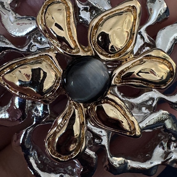 St. John‎ Vintage Brooch - Picture 6 of 6